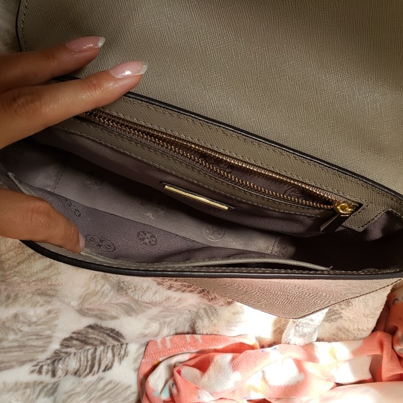 Tory Burch Robinson Adjustable Purse French Grey - Picture 5 of 8